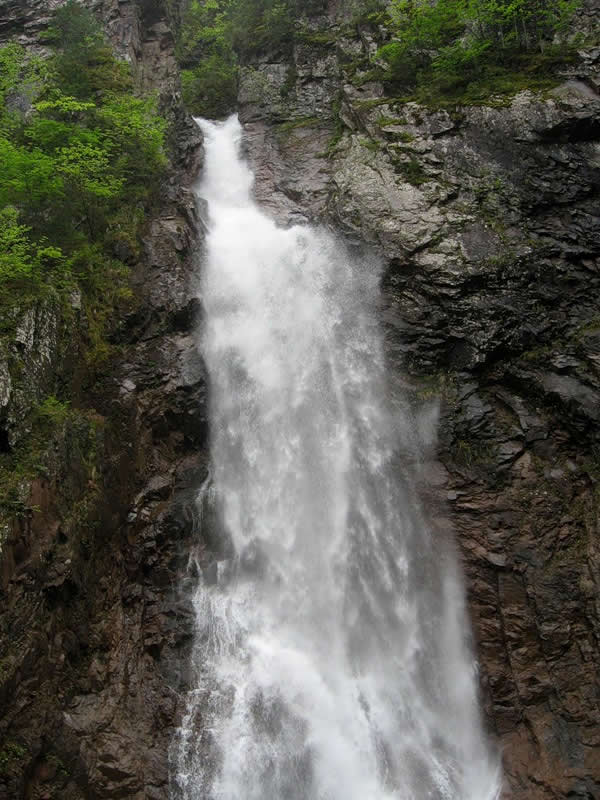 Большой Амгинский водопад